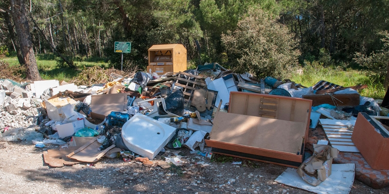 U Premanturi preko noći niknuo divlji deponij