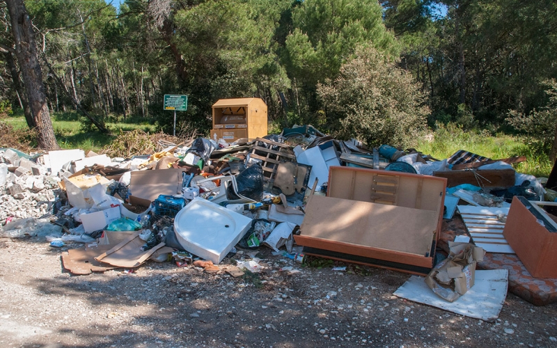 U Premanturi preko noći niknuo divlji deponij